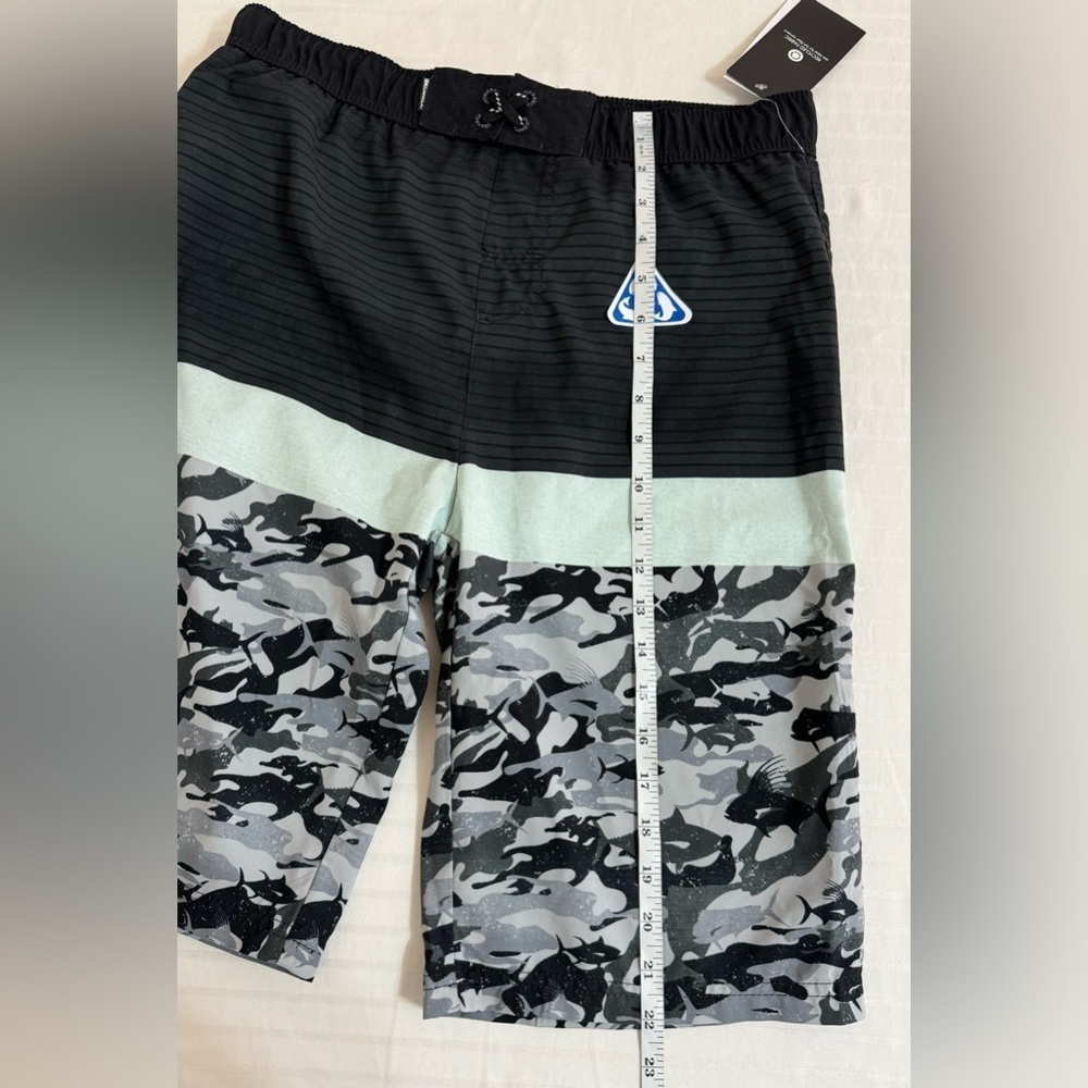 NWT Ocean Coast Mens Board Shorts Swim Trunks XL Blk/Gray/Green Camo Fish - Picture 10 of 10